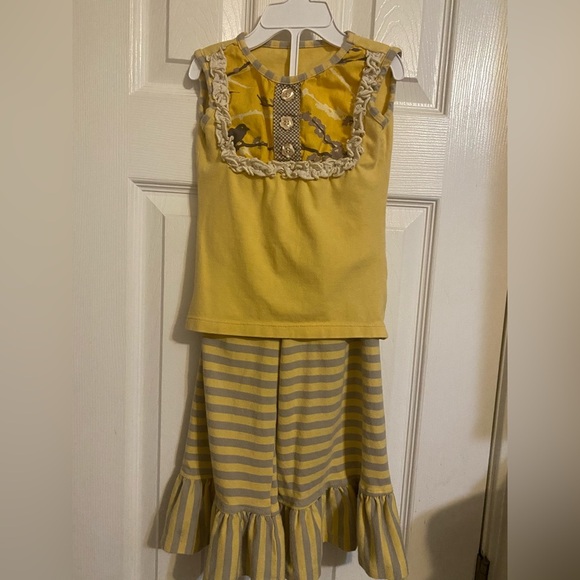 Persnickety Outfit - Picture 1 of 10